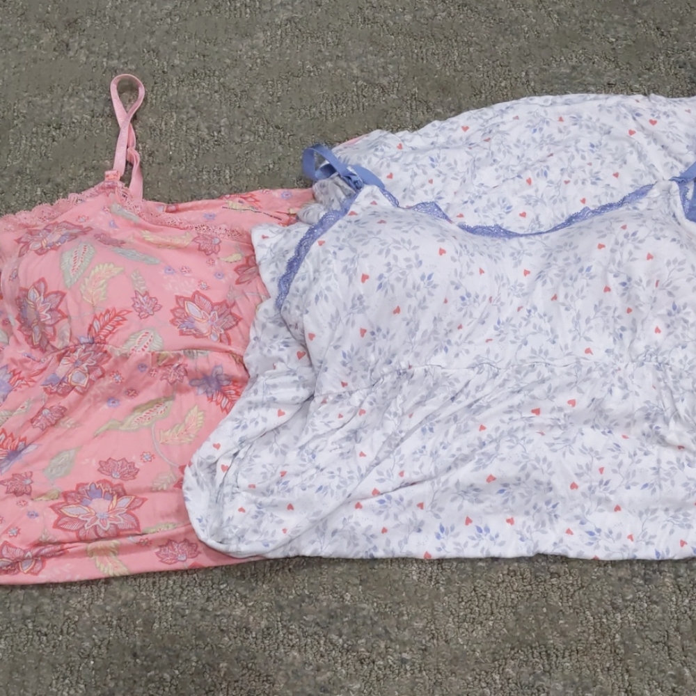 Nursing gowns (Lot 2)